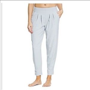 Calia by Carrie Underwood Gray Anywhere Woven Pant